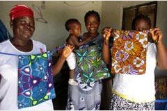 アフリカのお母さんが作ったアフリカンファブリックを使用した CLOUDY のシュシュと巾着袋